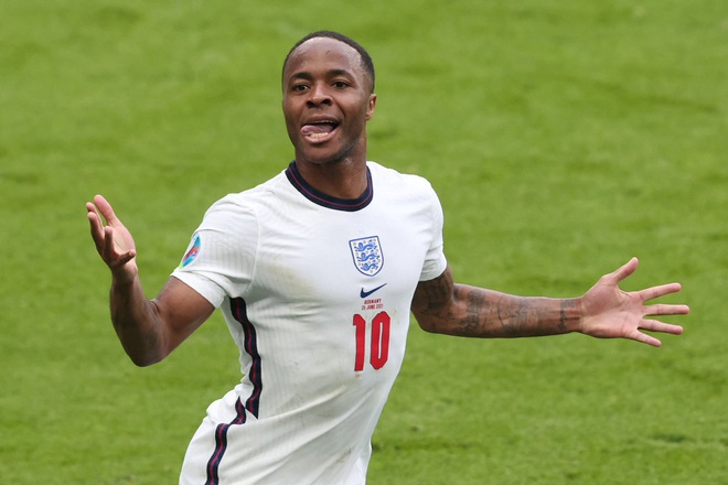 Tình trường tai tiếng của tiền đạo Anh Raheem Sterling