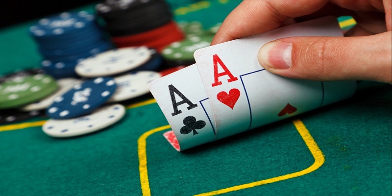 Poker là gì? Chia sẻ cẩm nang chơi poker cực chi tiết cho cược thủ