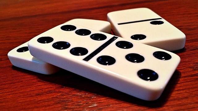Hướng Dẫn Chi Tiết Luật Chơi Game Bài Domino Cho Người Mới